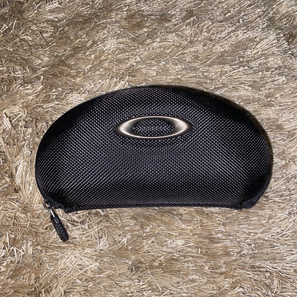 Oakley case and soft sleeve/cleaning cloth